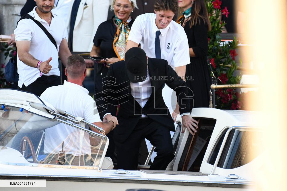 Leonardo DiCaprio Leaving Hotel On Bezos-Sanchez Wedding Day - Venice