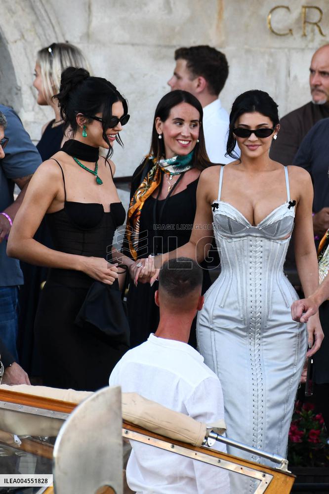 Kylie And Kendall Jenner Leaving Hotel On Bezos-Sanchez Wedding Day - Venice