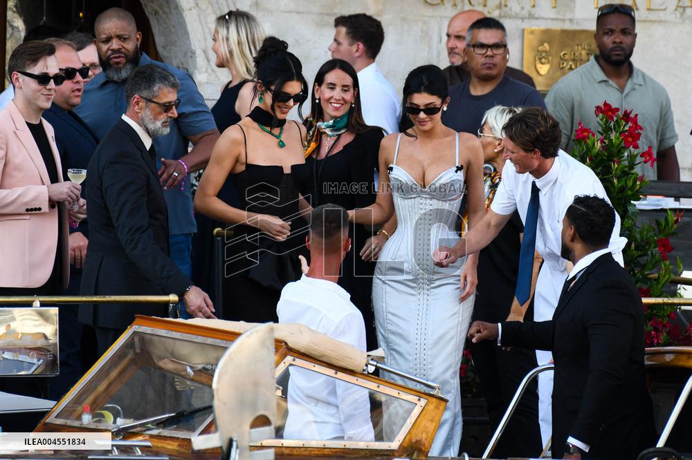 Kylie And Kendall Jenner Leaving Hotel On Bezos-Sanchez Wedding Day - Venice