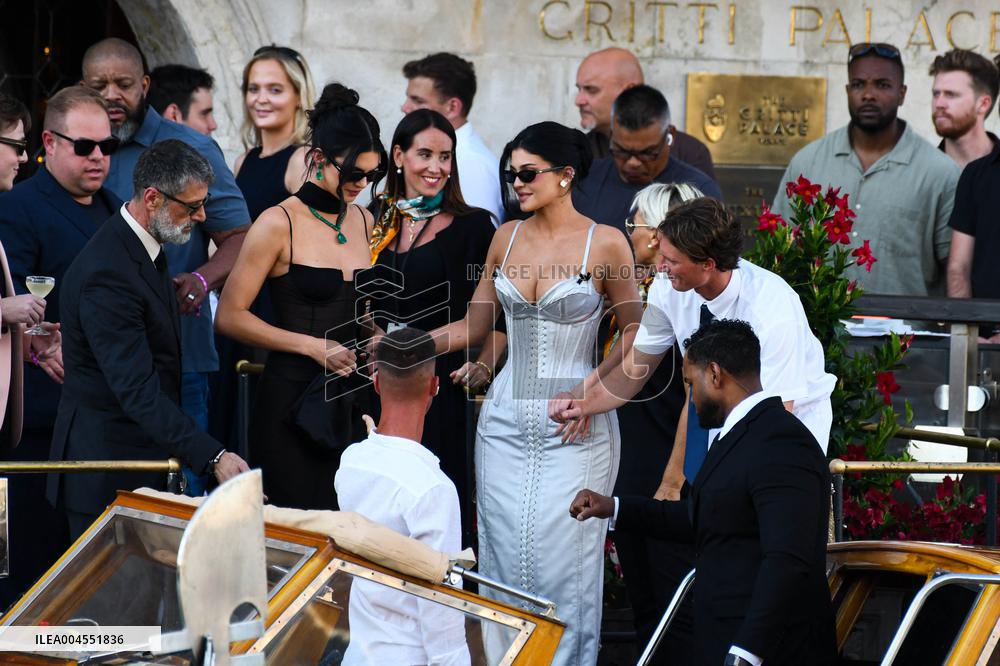 Kylie And Kendall Jenner Leaving Hotel On Bezos-Sanchez Wedding Day - Venice