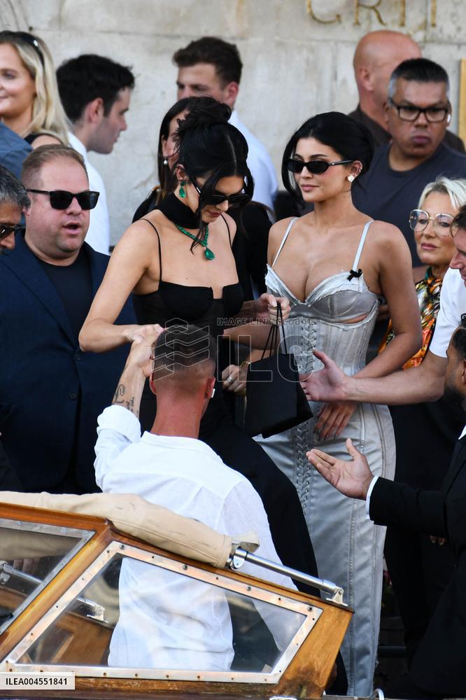 Kylie And Kendall Jenner Leaving Hotel On Bezos-Sanchez Wedding Day - Venice