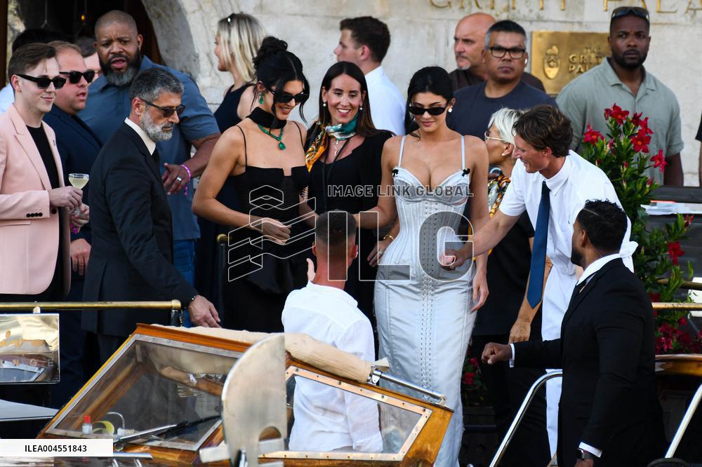 Kylie And Kendall Jenner Leaving Hotel On Bezos-Sanchez Wedding Day - Venice
