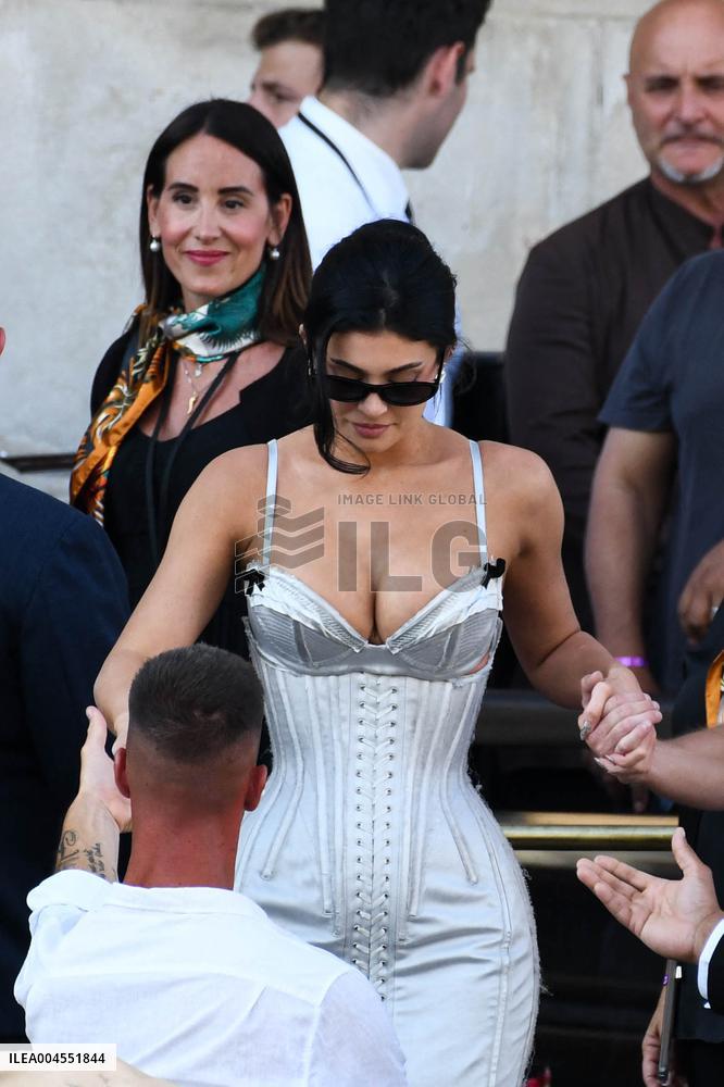 Kylie And Kendall Jenner Leaving Hotel On Bezos-Sanchez Wedding Day - Venice