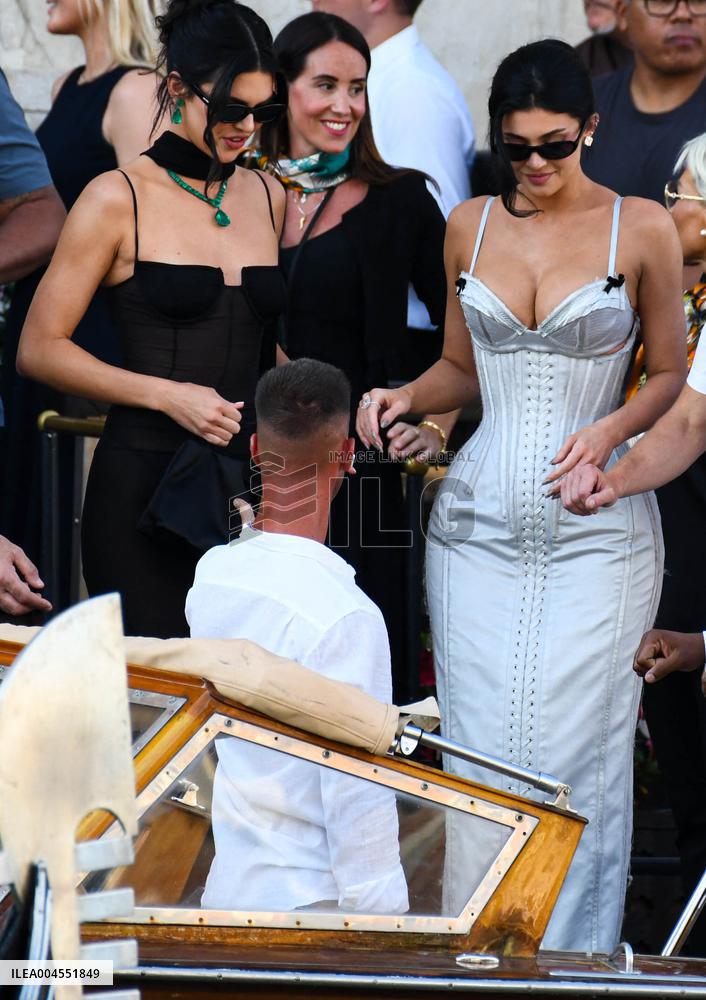 Kylie And Kendall Jenner Leaving Hotel On Bezos-Sanchez Wedding Day - Venice