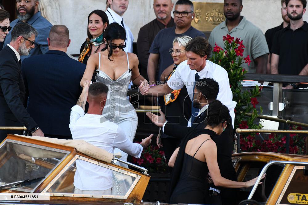 Kylie And Kendall Jenner Leaving Hotel On Bezos-Sanchez Wedding Day - Venice