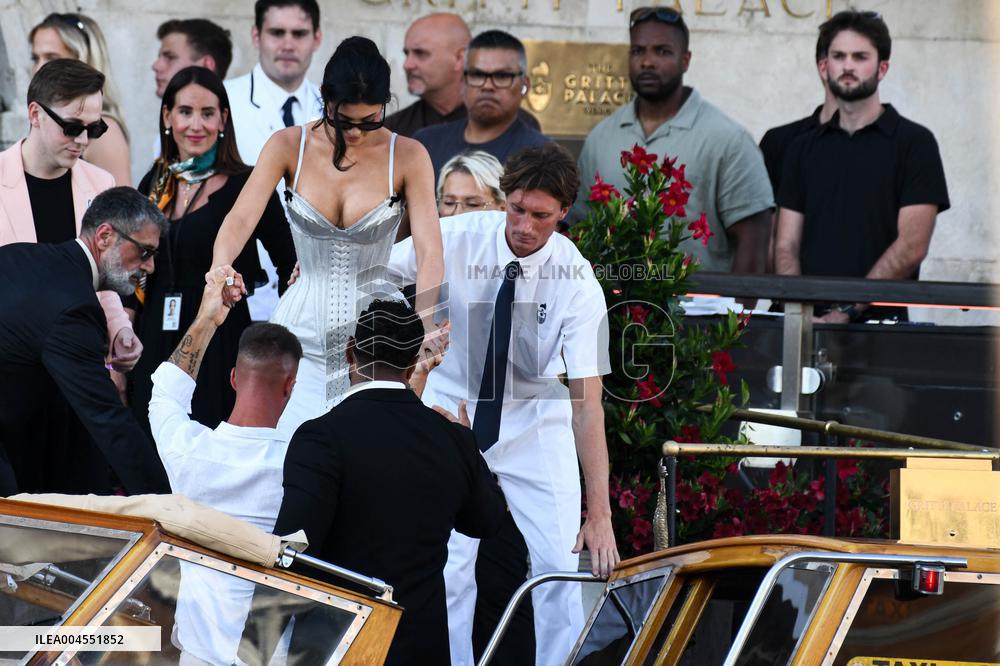 Kylie And Kendall Jenner Leaving Hotel On Bezos-Sanchez Wedding Day - Venice