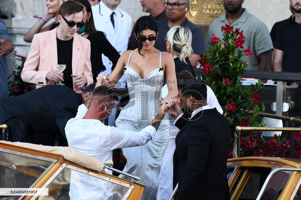 Kylie And Kendall Jenner Leaving Hotel On Bezos-Sanchez Wedding Day - Venice