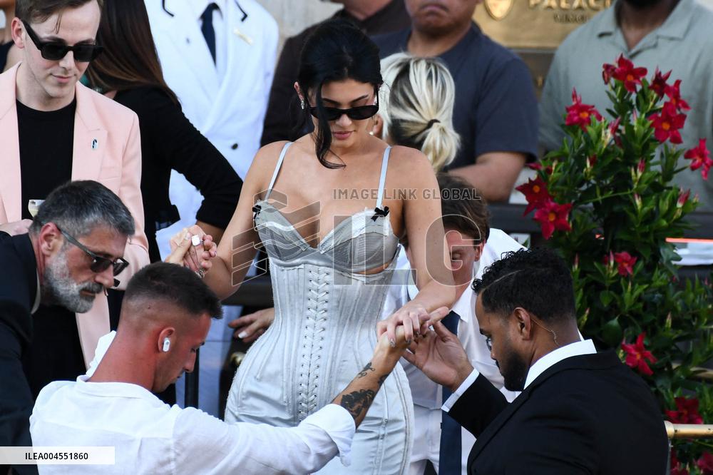 Kylie And Kendall Jenner Leaving Hotel On Bezos-Sanchez Wedding Day - Venice