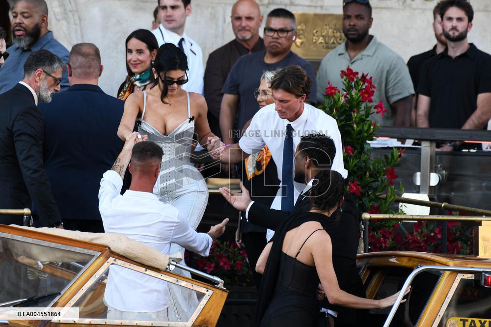 Kylie And Kendall Jenner Leaving Hotel On Bezos-Sanchez Wedding Day - Venice