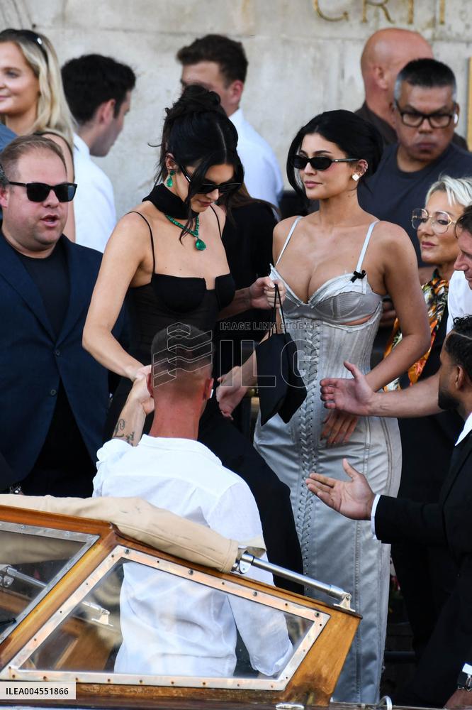Kylie And Kendall Jenner Leaving Hotel On Bezos-Sanchez Wedding Day - Venice