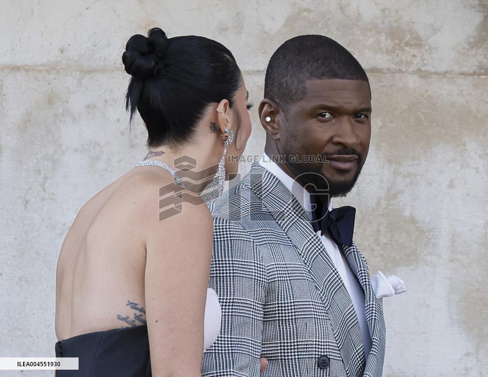 Celebs On Their Way To Bezos-Sanchez Wedding - Venice