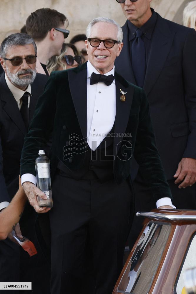 Celebs On Their Way To Bezos-Sanchez Wedding - Venice