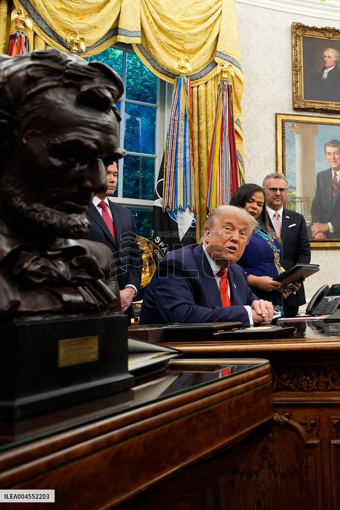 Trump Meets Congo And Rwanda Officials Following Peace Agreement - Washington