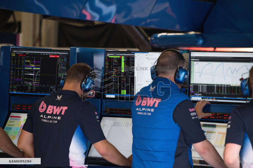 MOTORI - Formula 1 - MSC Cruises Austrian Grand Prix 2025 FP1& FP2 Pit Line