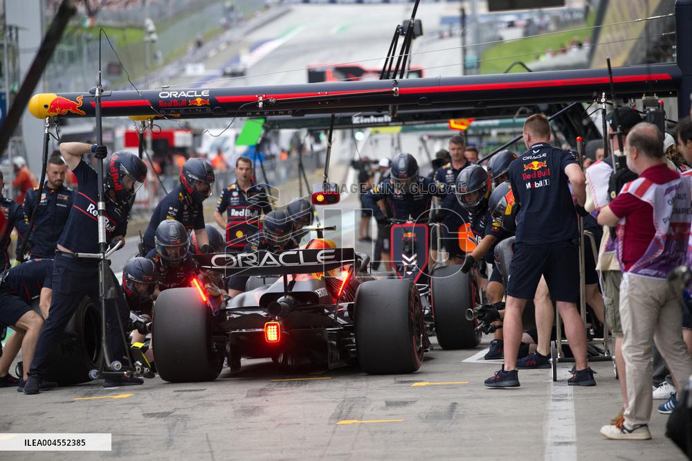 MOTORI - Formula 1 - MSC Cruises Austrian Grand Prix 2025 FP1& FP2 Pit Line