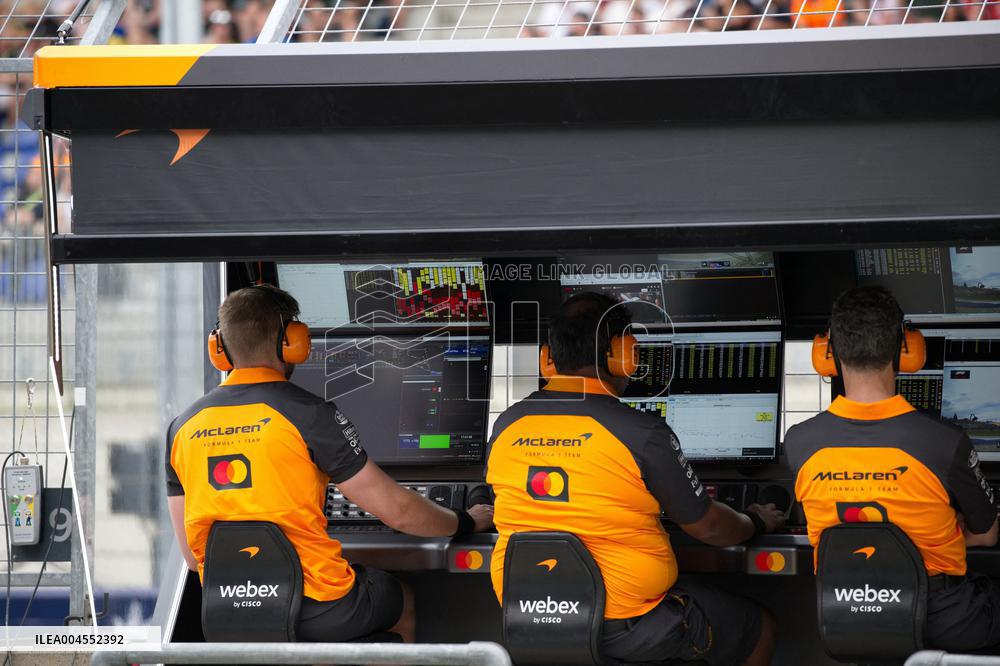 MOTORI - Formula 1 - MSC Cruises Austrian Grand Prix 2025 FP1& FP2 Pit Line