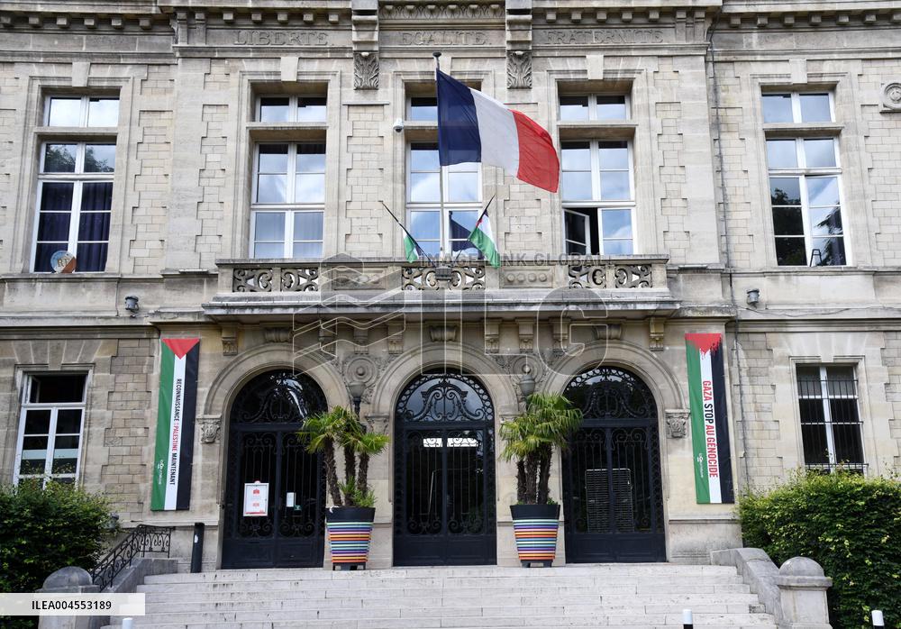 Palestinian flags at La Courneuve town hall - La Courneuve
