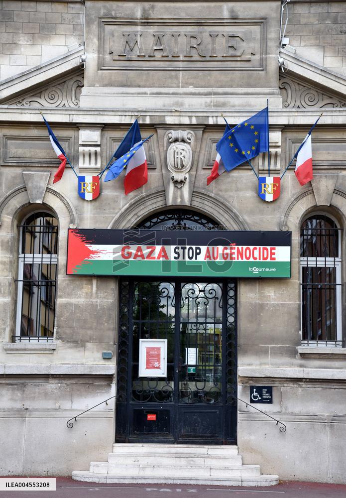 Palestinian flags at La Courneuve town hall - La Courneuve