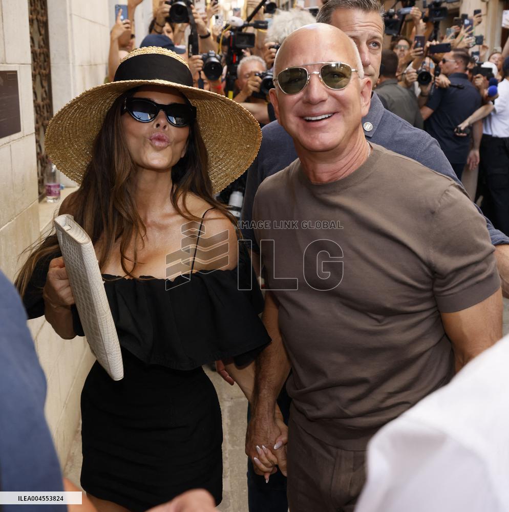 Jeff Bezos and Lauren Sanchez arrive at Harry’s Bar - Venice