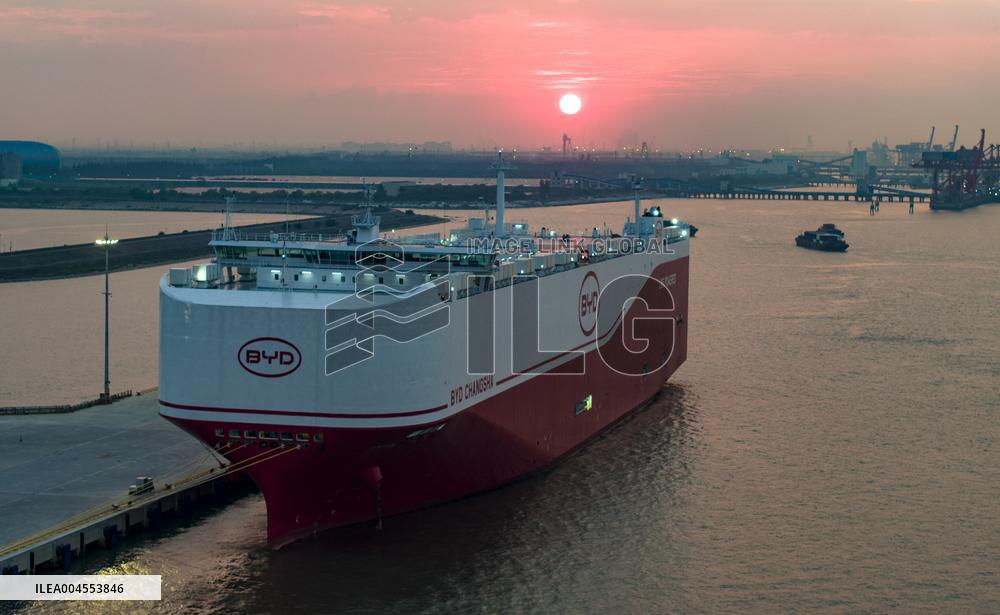 World Largest Loading Capacity Car Roll-on/roll-off Ship