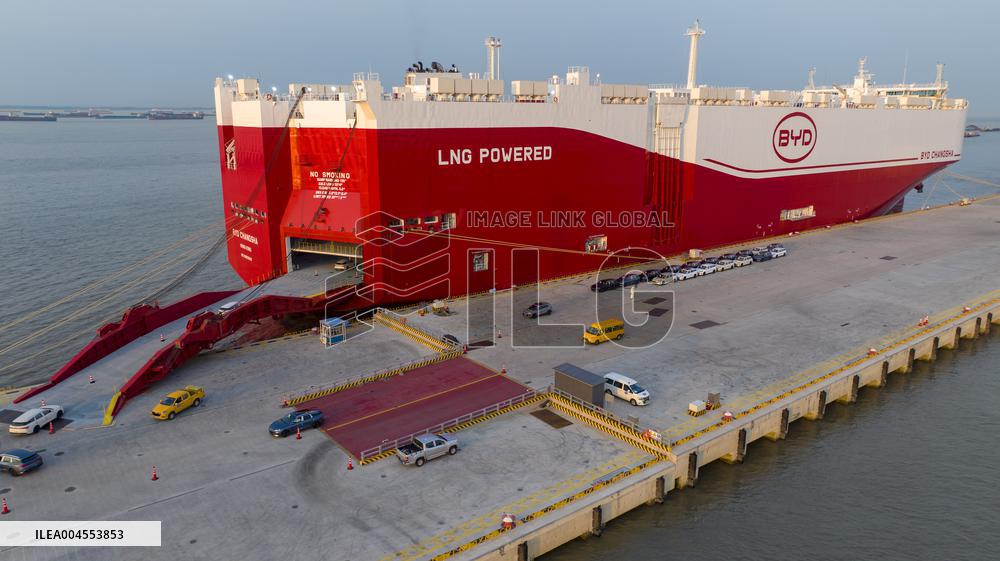 World Largest Loading Capacity Car Roll-on/roll-off Ship
