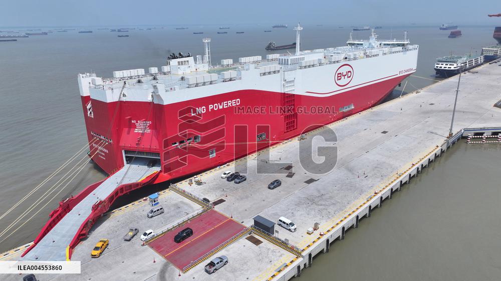 World Largest Loading Capacity Car Roll-on/roll-off Ship