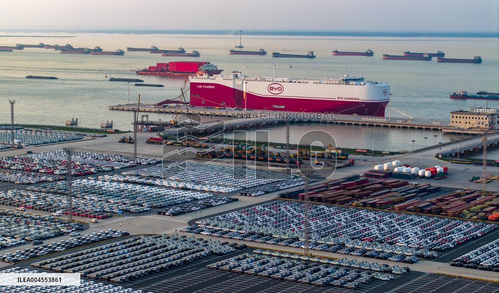 World Largest Loading Capacity Car Roll-on/roll-off Ship