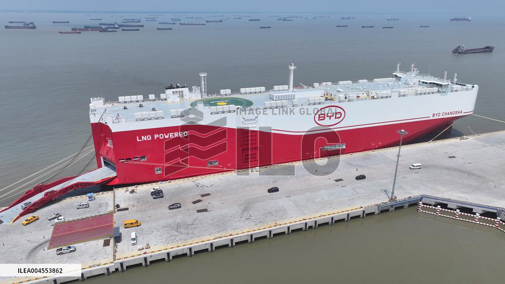 World Largest Loading Capacity Car Roll-on/roll-off Ship