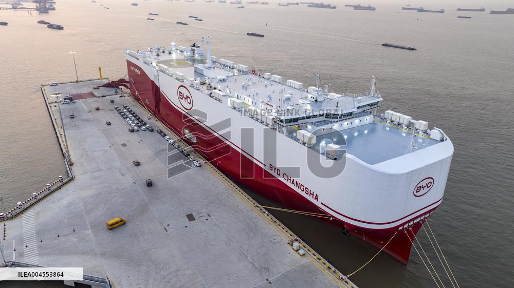 World Largest Loading Capacity Car Roll-on/roll-off Ship