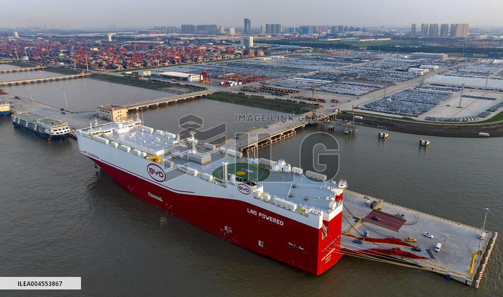 World Largest Loading Capacity Car Roll-on/roll-off Ship