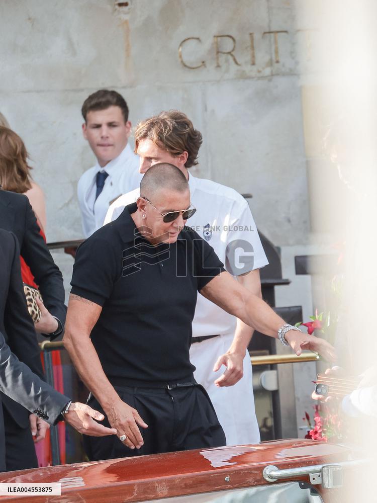 - Guests Leave The Gritti Palace to Jeff Bezos Wedding - Venice