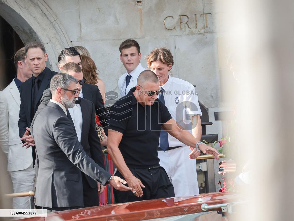 - Guests Leave The Gritti Palace to Jeff Bezos Wedding - Venice