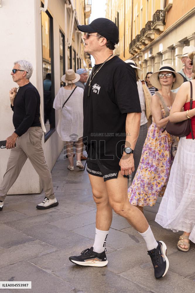 Guests leave Harry’s Bar where Jeff and Lauren offered a cocktail - Venice