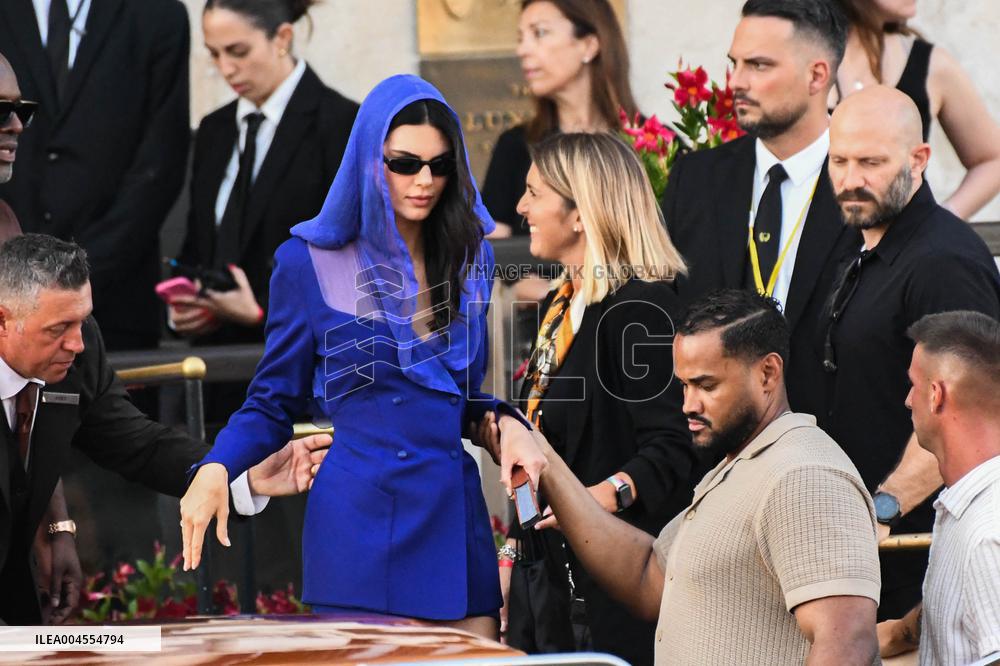 Kendall Jenner   Leaves The Hotel To Attend The Final Celebration Of The Bezos Wedding - Venice