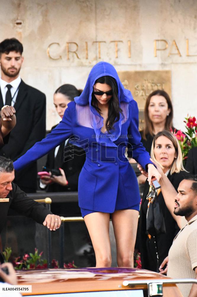 Kendall Jenner   Leaves The Hotel To Attend The Final Celebration Of The Bezos Wedding - Venice
