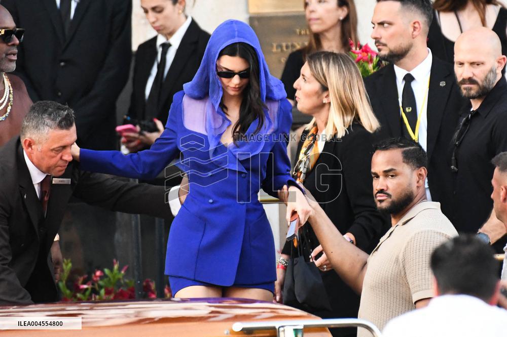 Kendall Jenner   Leaves The Hotel To Attend The Final Celebration Of The Bezos Wedding - Venice