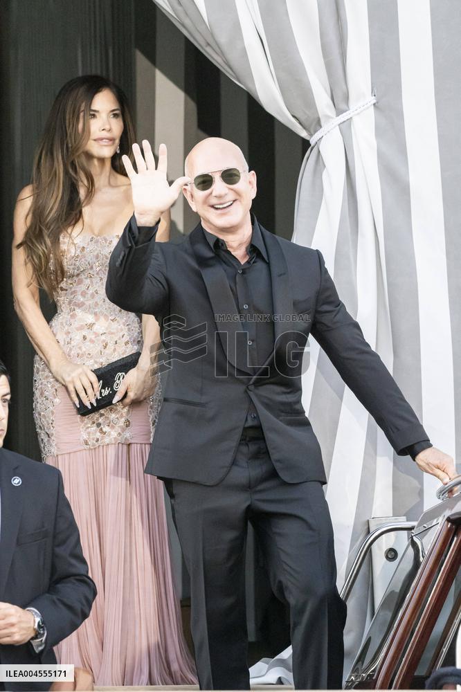 Jeff Bezos and Lauren Sanchez Leaves The Hotel - Venice