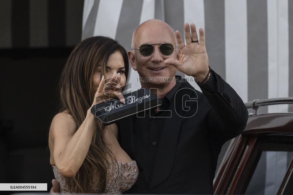Jeff Bezos and Lauren Sanchez Leaves The Hotel - Venice
