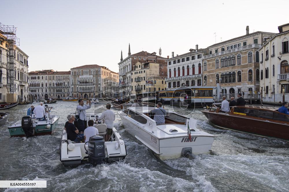 Jeff Bezos and Lauren Sanchez Leaves The Hotel - Venice