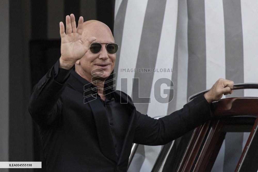 Jeff Bezos and Lauren Sanchez Leaves The Hotel - Venice
