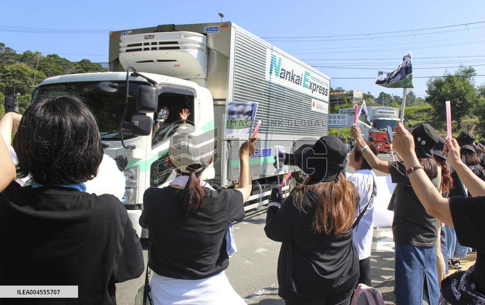 All 4 pandas at west Japan zoo depart for China