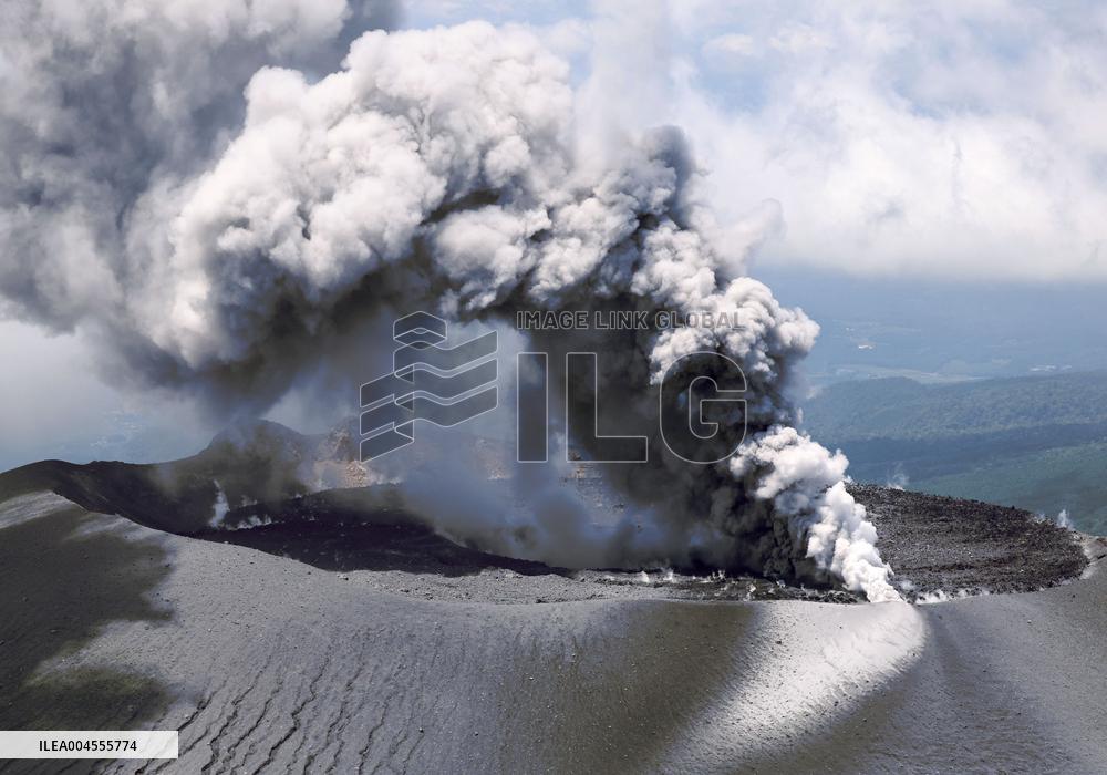 Mt. Shinmoe eruption in southwestern Japan