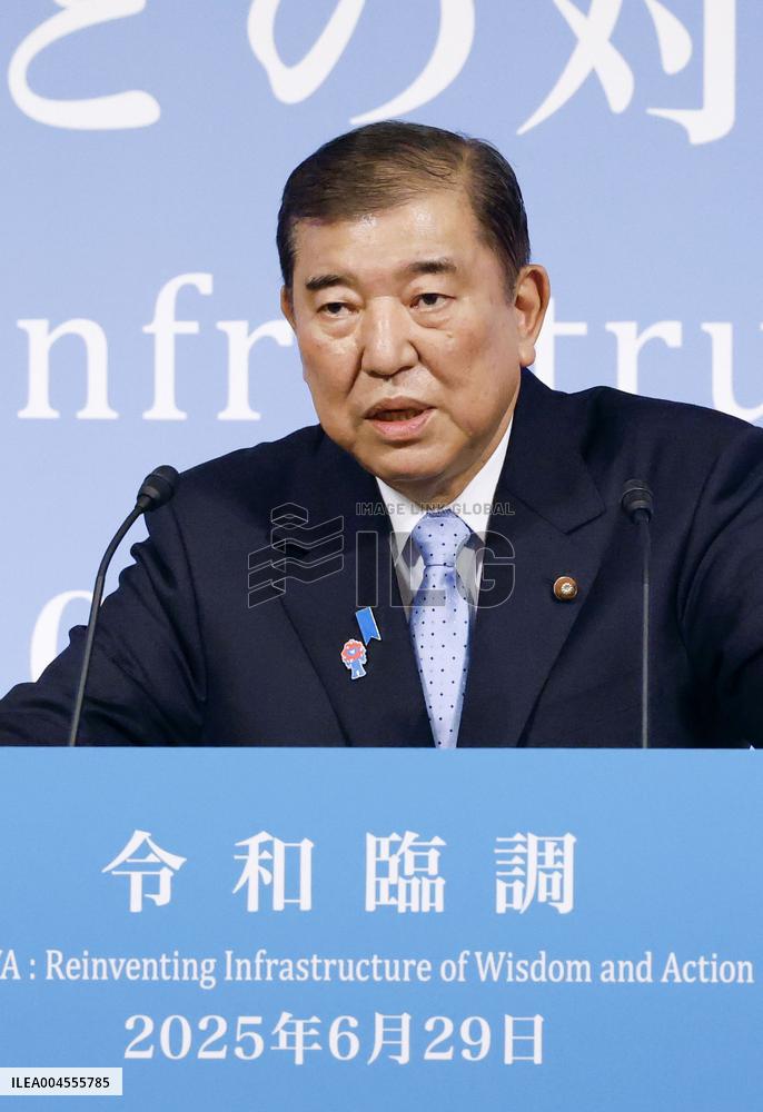 Japan PM speaks at meeting of private-sector group