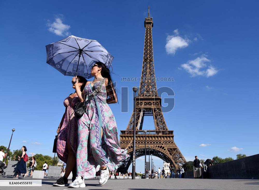 France On Heatwave Alert - Paris