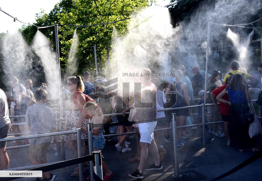 France On Heatwave Alert - Paris