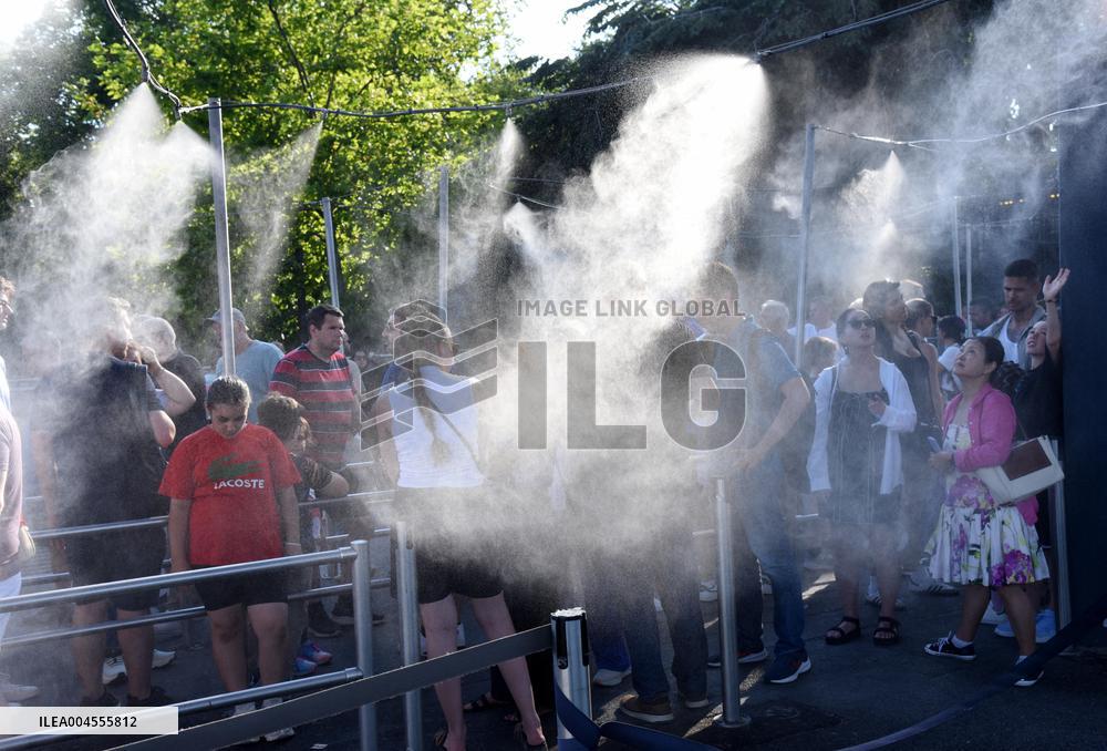 France On Heatwave Alert - Paris