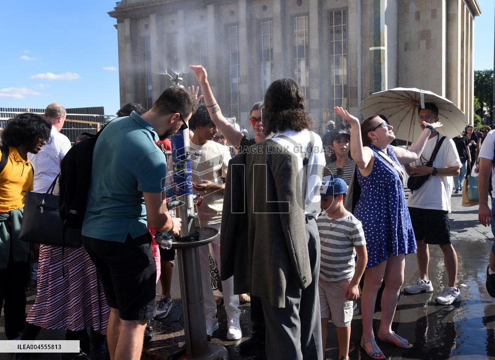 France On Heatwave Alert - Paris