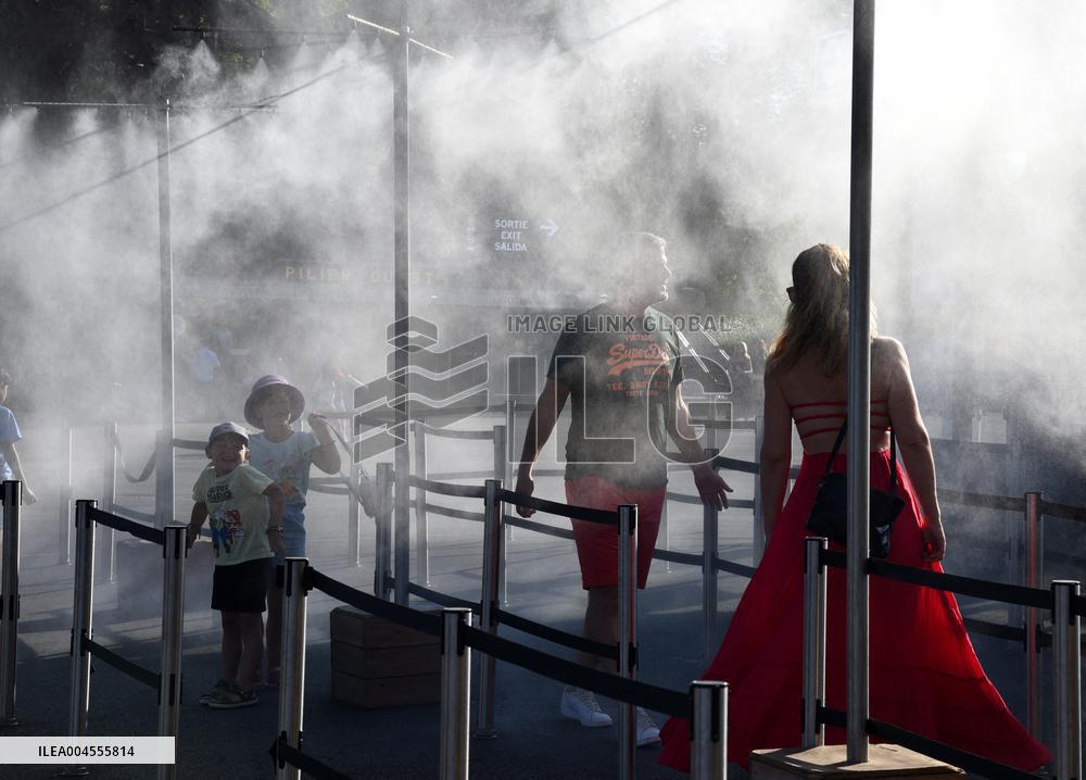 France On Heatwave Alert - Paris