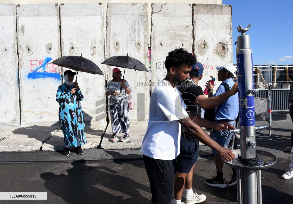 France On Heatwave Alert - Paris