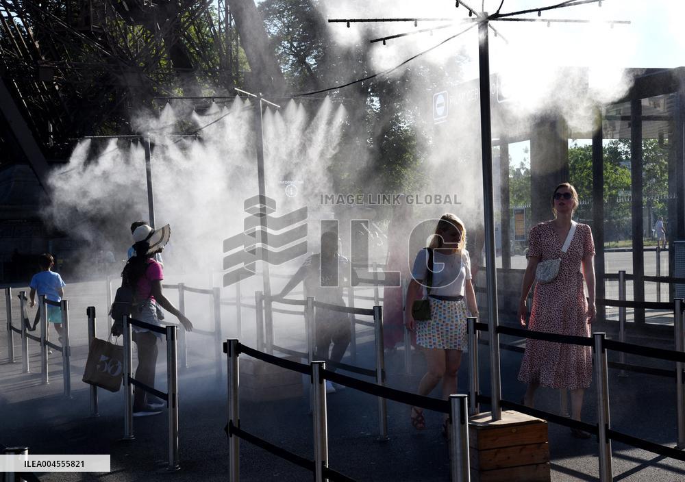 France On Heatwave Alert - Paris
